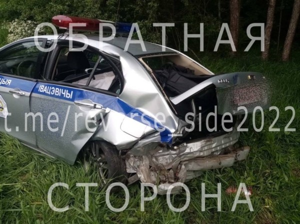 Легковушка врезалась в машину ГАИ в Ивацевичском районе Легковушка врезалась в машину ГАИ в Ивацевичском районе