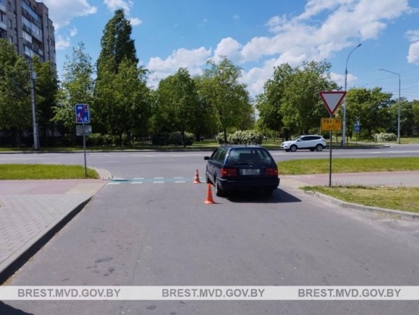 В Бресте водитель автомобиля сбил 9-летнего ребенка В Бресте водитель автомобиля сбил 9-летнего ребенка