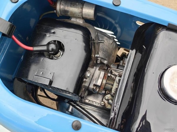 Белорус восстанавливает советские мотороллеры на продажу