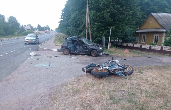 Мотоциклист погиб после столкновения с легковушкой Мотоциклист погиб после столкновения с легковушкой