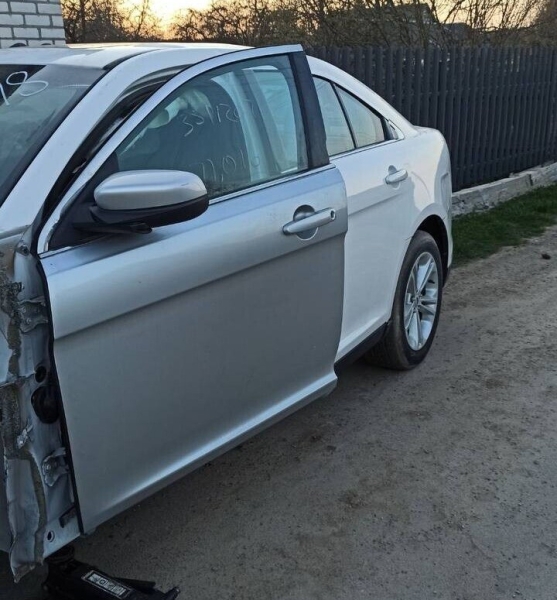 Тачка из США. Белорус купил сразу два битых Ford Taurus, чтоб сделать один. Узнали, сколько заплатил