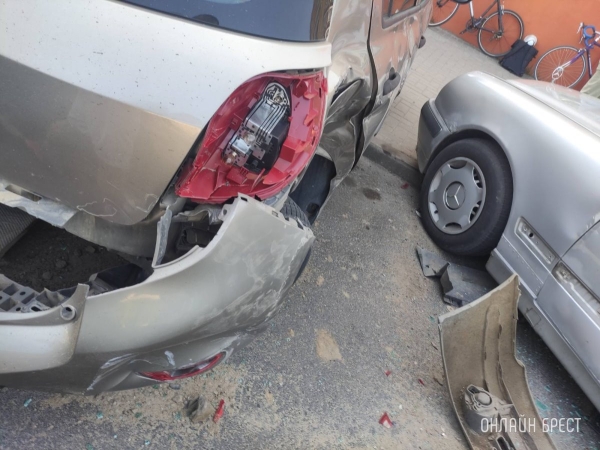 Вот как все было! Видео жесткого ДТП на Гоголя в Бресте Вот как все было! Видео жесткого ДТП на Гоголя в Бресте