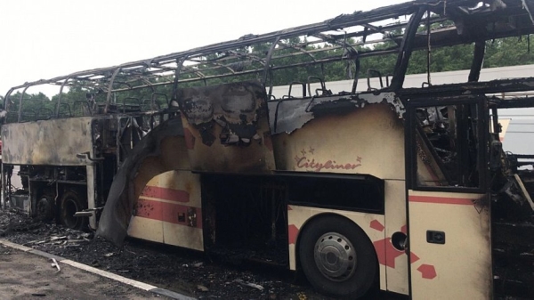 Туравтобус из Беларуси сгорел на трассе «Дон» в Липецкой области Туравтобус из Беларуси сгорел на трассе «Дон» в Липецкой области