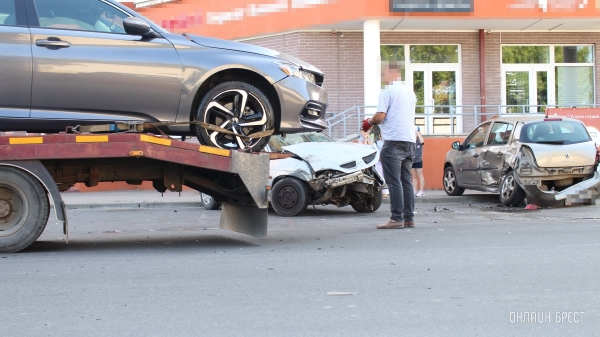 Вот как все было! Видео жесткого ДТП на Гоголя в Бресте Вот как все было! Видео жесткого ДТП на Гоголя в Бресте