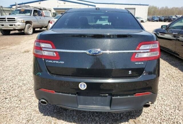 Тачка из США. Белорус купил сразу два битых Ford Taurus, чтоб сделать один. Узнали, сколько заплатил