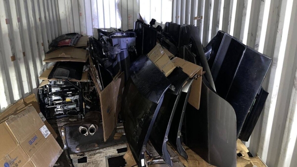 Тачка из США. Белорус купил сразу два битых Ford Taurus, чтоб сделать один. Узнали, сколько заплатил