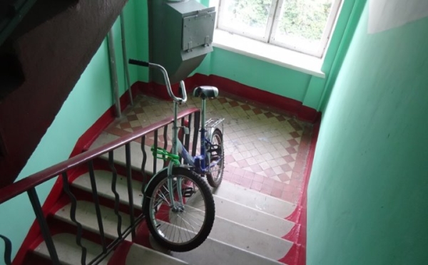 Как поступить, если велосипеды соседей мешают проходу на лестничной клетке Как поступить, если велосипеды соседей мешают проходу на лестничной клетке