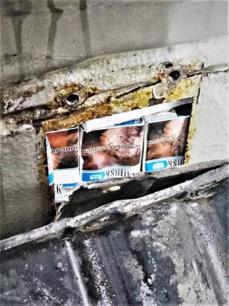 Белорус нашпиговал Kia Shuma сигаретами и поехал через границу, но его план провалился Белорус нашпиговал Kia Shuma сигаретами и поехал через границу, но его план провалился