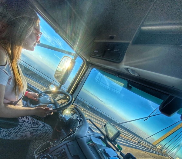 «После такой работы многие разводятся». Белоруска ушла в дальнобой вслед за мужем «После такой работы многие разводятся». Белоруска ушла в дальнобой вслед за мужем