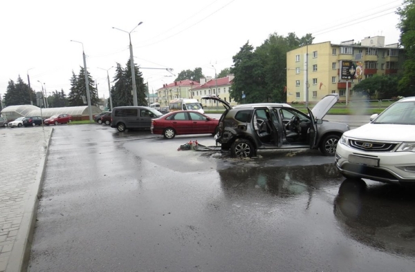 Пенсионерка по указанию телефонных мошенников передала им кредитные деньги и подожгла два автомобиля Пенсионерка по указанию телефонных мошенников передала им кредитные деньги и подожгла два автомобиля