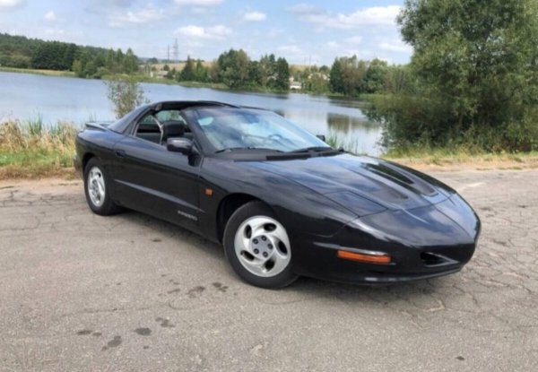 Показываем два редких Pontiac Firebird, которые есть в Беларуси Показываем два редких Pontiac Firebird, которые есть в Беларуси