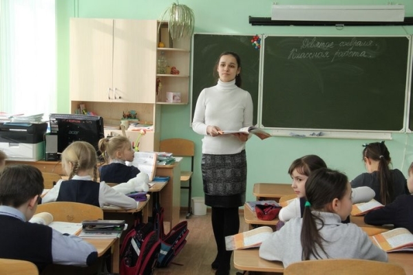 С 1 сентября поднимут зарплату учителям и преподавателям. На сколько? С 1 сентября поднимут зарплату учителям и преподавателям. На сколько?