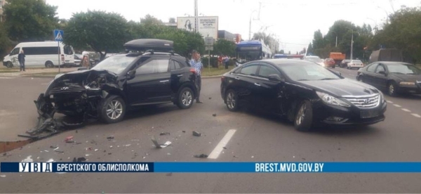 В Бресте на ул. Я.Купалы столкнулись два автомобиля