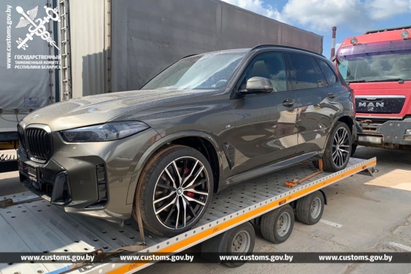 Таможня: на ввозе BMW хотели сэкономить 120 тысяч, могут потерять 210 Таможня: на ввозе BMW хотели сэкономить 120 тысяч, могут потерять 210