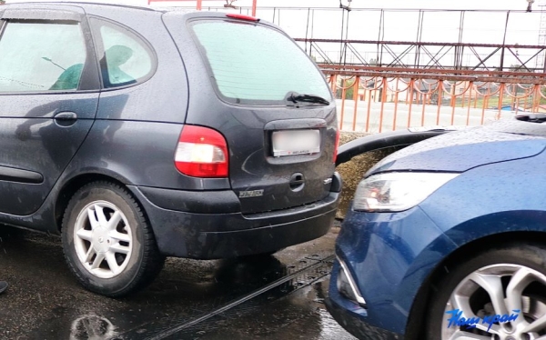 Восемь автомобилей столкнулись в Барановичах на путепроводе