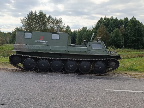 Смотрите, какой мощный вездеход используют в Пинских электросетях