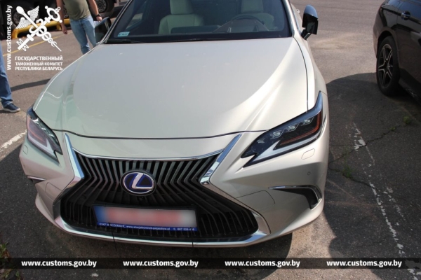 Семь недешевых авто пытались ввезти в Беларусь, занизив стоимость почти в два раза Семь недешевых авто пытались ввезти в Беларусь, занизив стоимость почти в два раза