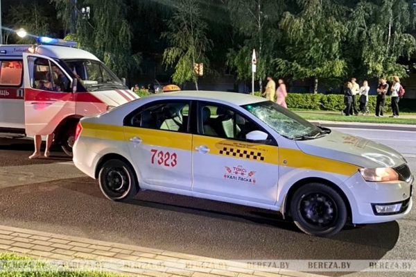 Водитель такси сбил девушку на переходе в Березе Водитель такси сбил девушку на переходе в Березе