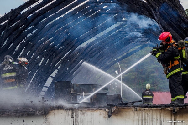 «Вместо брачной ночи собирали по квартире воду». Белорусы рассказывают истории самых диких коммунальных ЧП
