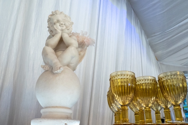 «Вместо брачной ночи собирали по квартире воду». Белорусы рассказывают истории самых диких коммунальных ЧП