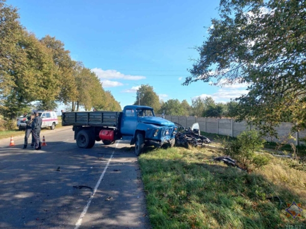 Страшная авария в Барановичском районе: появилось видео, как спасали пассажира BMW