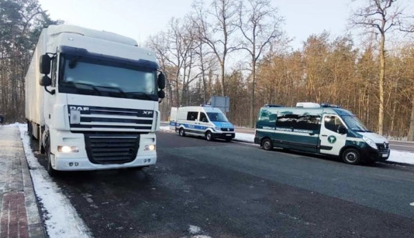 Под Бяла-Подляской белорус неправильно вез опасный груз Под Бяла-Подляской белорус неправильно вез опасный груз