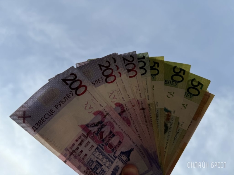 В Беларуси с 1 сентября может вырасти базовая ставка. Кому поднимут зарплаты?