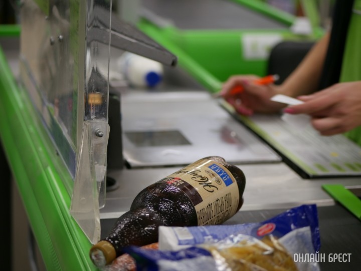 Сколько белорусы в среднем тратят в магазинах за день? Рассказал Белстат